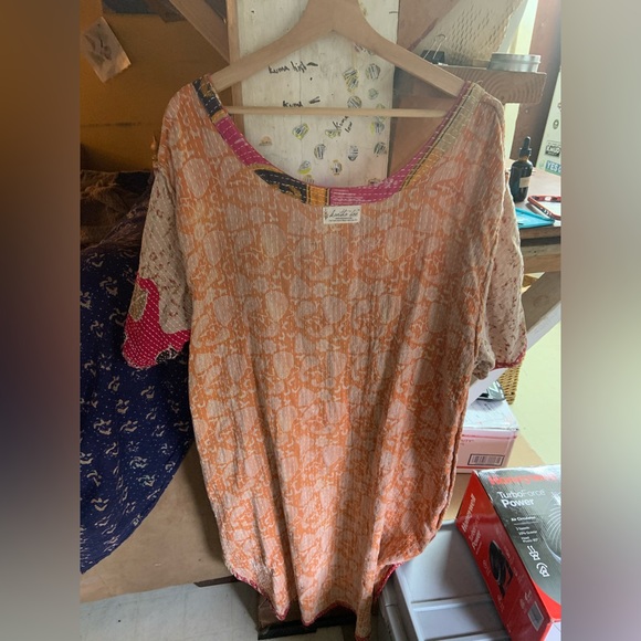 Kantha Bae Oversized Tunic in red & cream with flowers - Picture 7 of 8